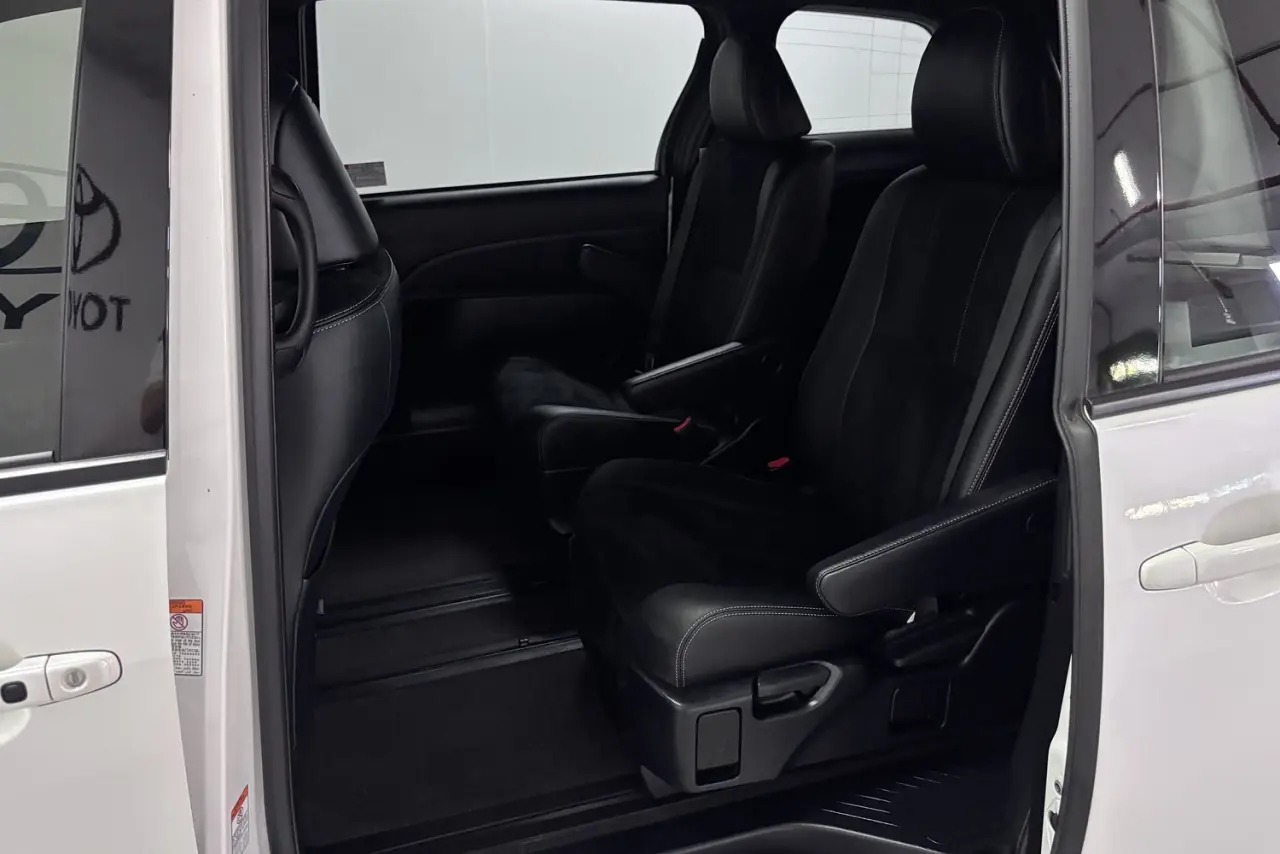 2016 Toyota Tarago Gallery Image 14