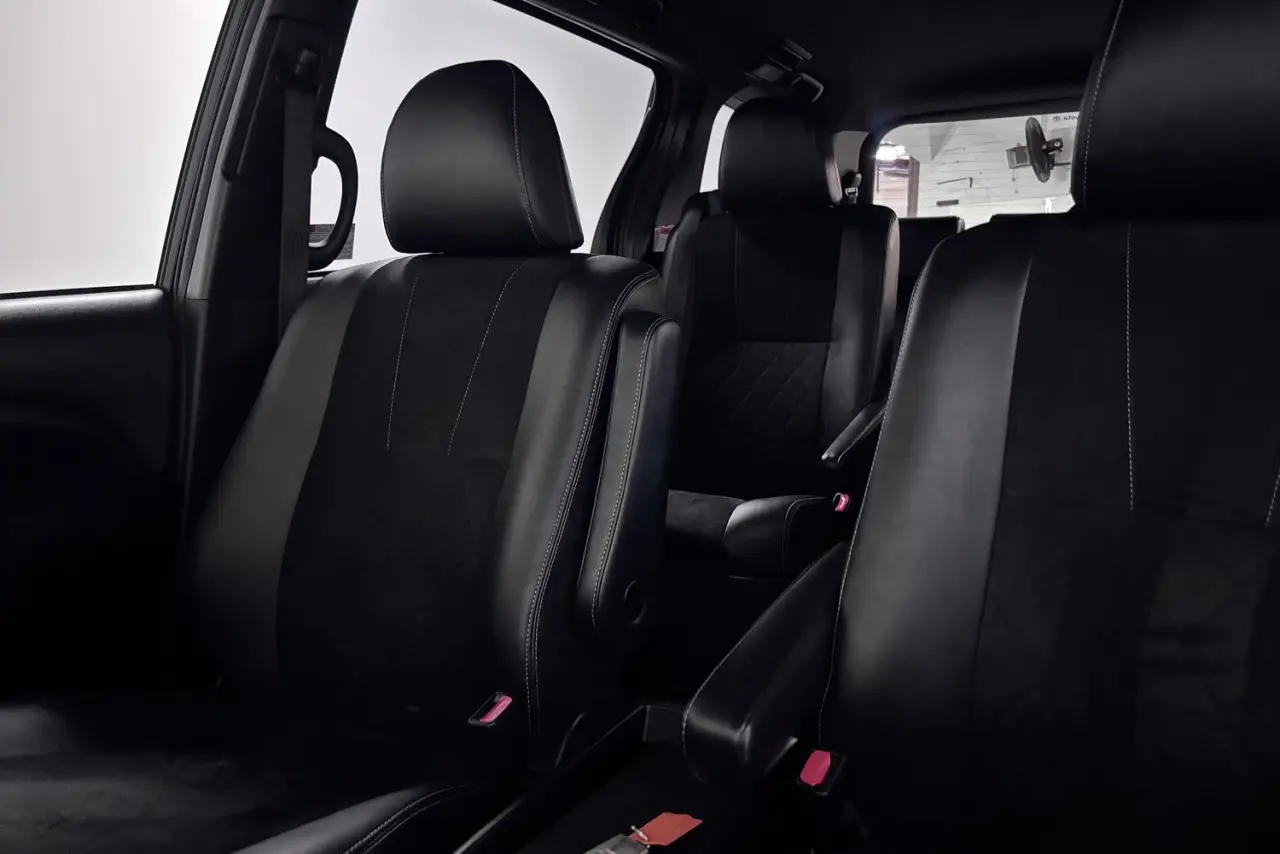 2016 Toyota Tarago Gallery Image 17