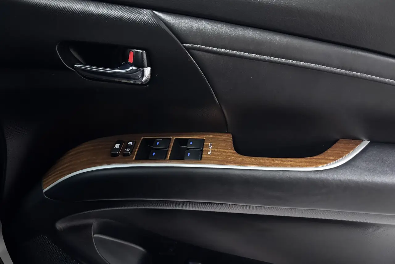 2016 Toyota Tarago Gallery Image 24