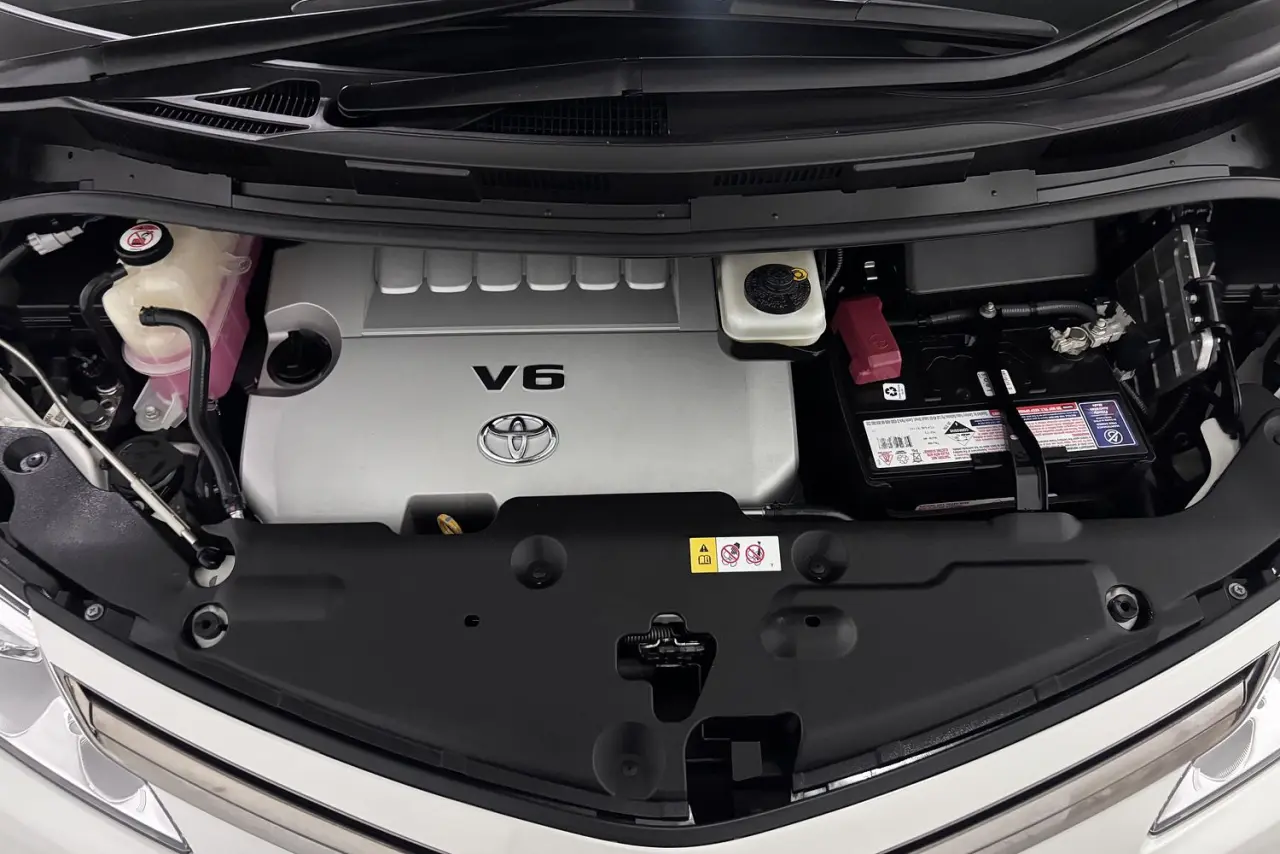 2016 Toyota Tarago Gallery Image 26