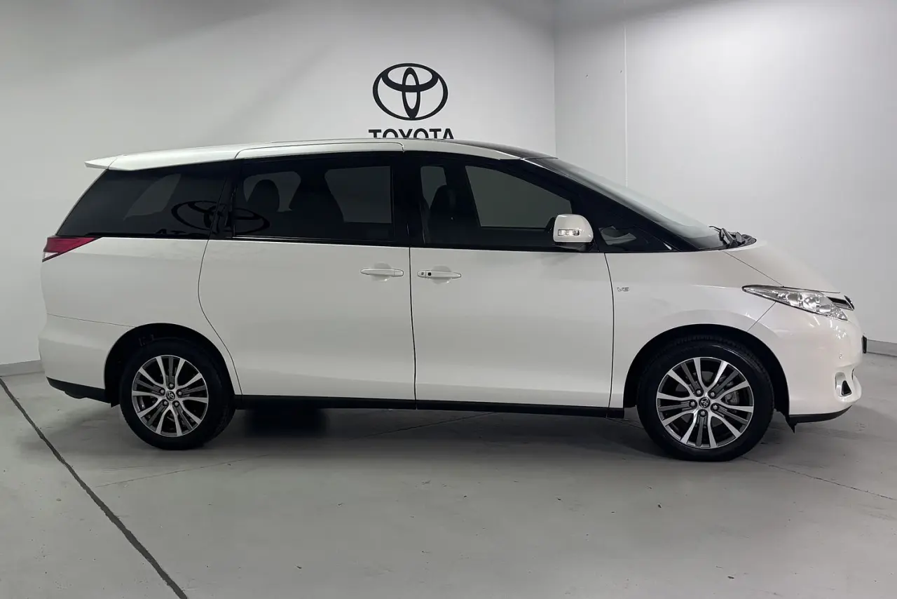 2016 Toyota Tarago Gallery Image 4