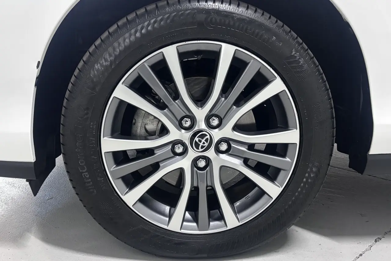2016 Toyota Tarago Gallery Image 5