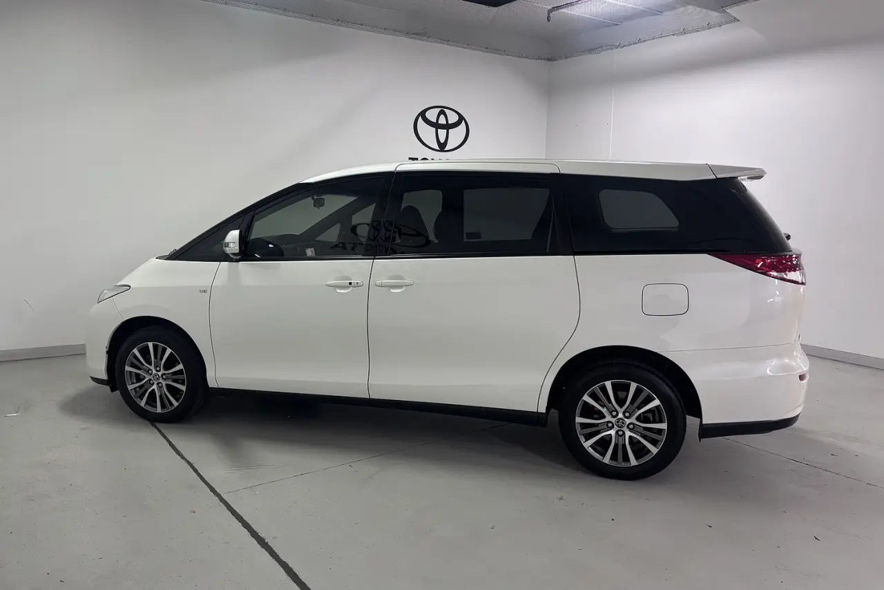 2016 Toyota Tarago Gallery Image 9