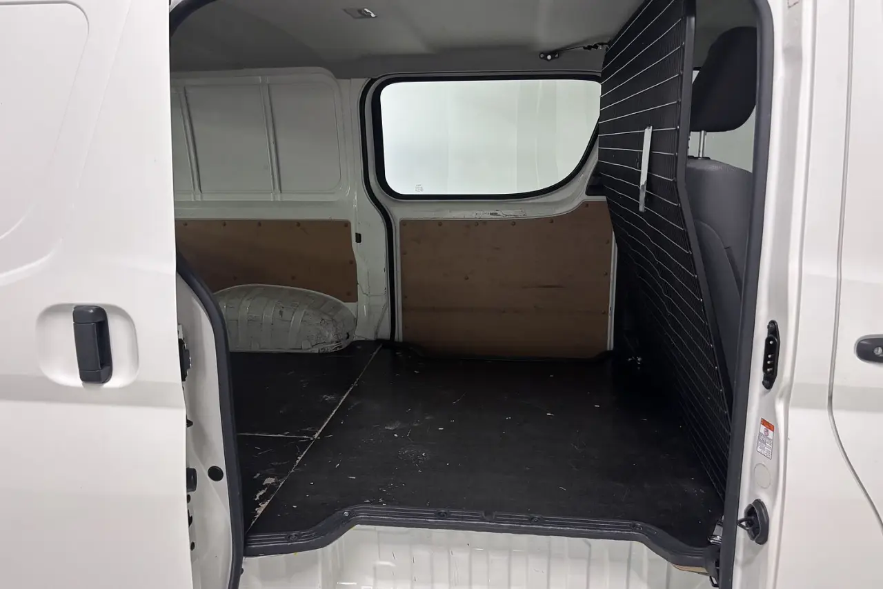 2020 Toyota Hiace Gallery Image 10