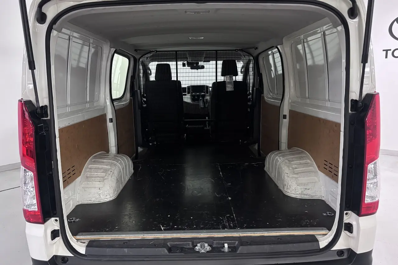 2020 Toyota Hiace Gallery Image 11