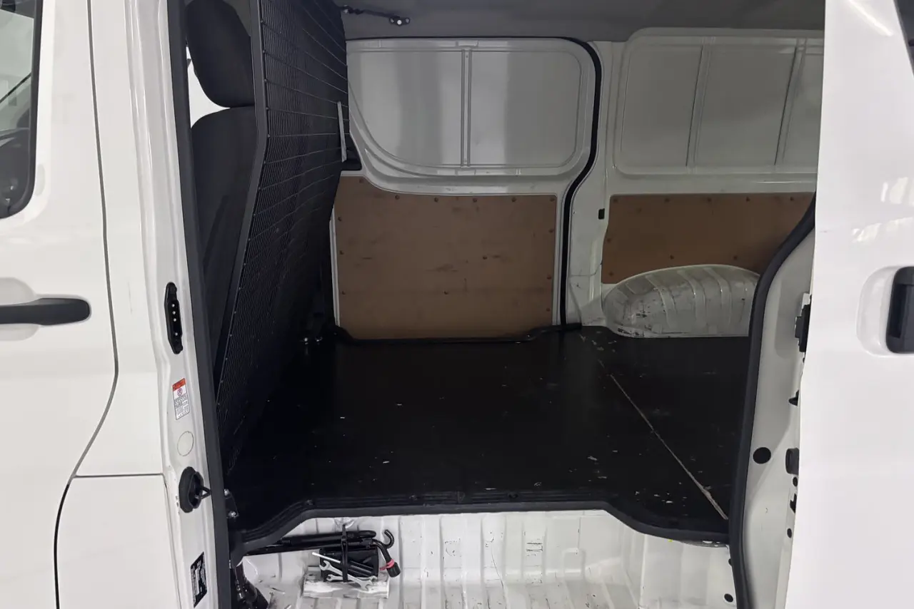 2020 Toyota Hiace Gallery Image 12