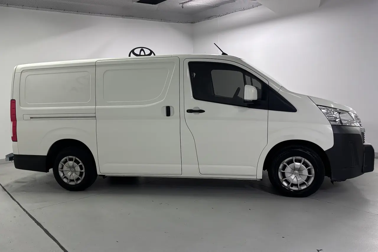 2020 Toyota Hiace Gallery Image 4