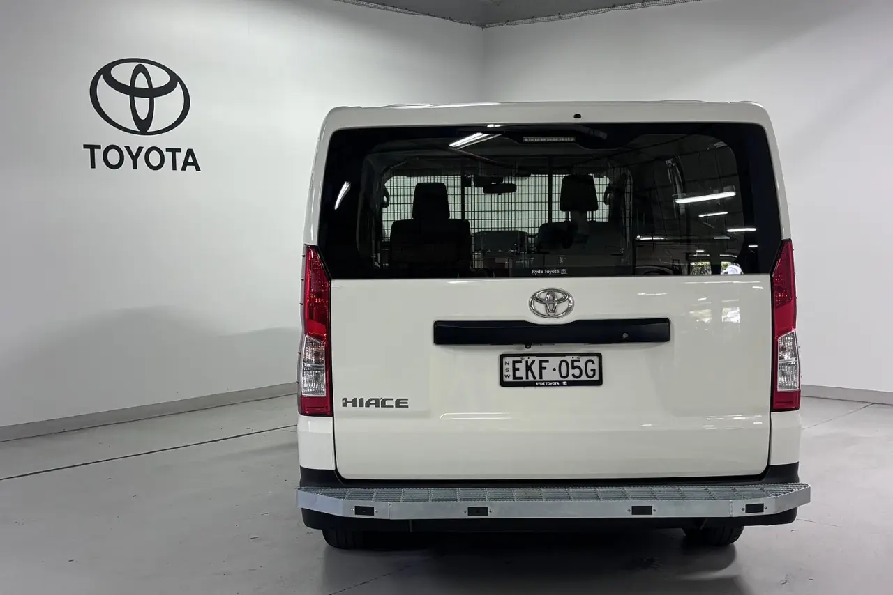 2020 Toyota Hiace Gallery Image 6