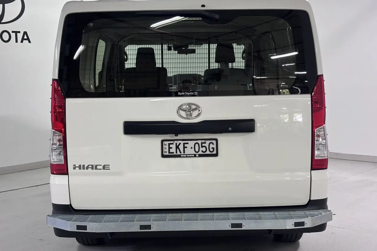 2020 Toyota Hiace Gallery Image 7