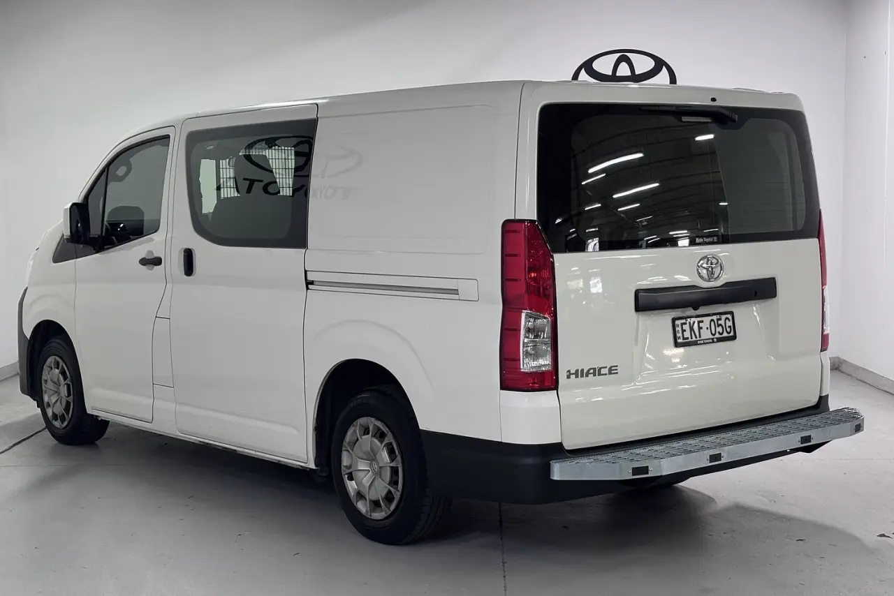 2020 Toyota Hiace Gallery Image 8