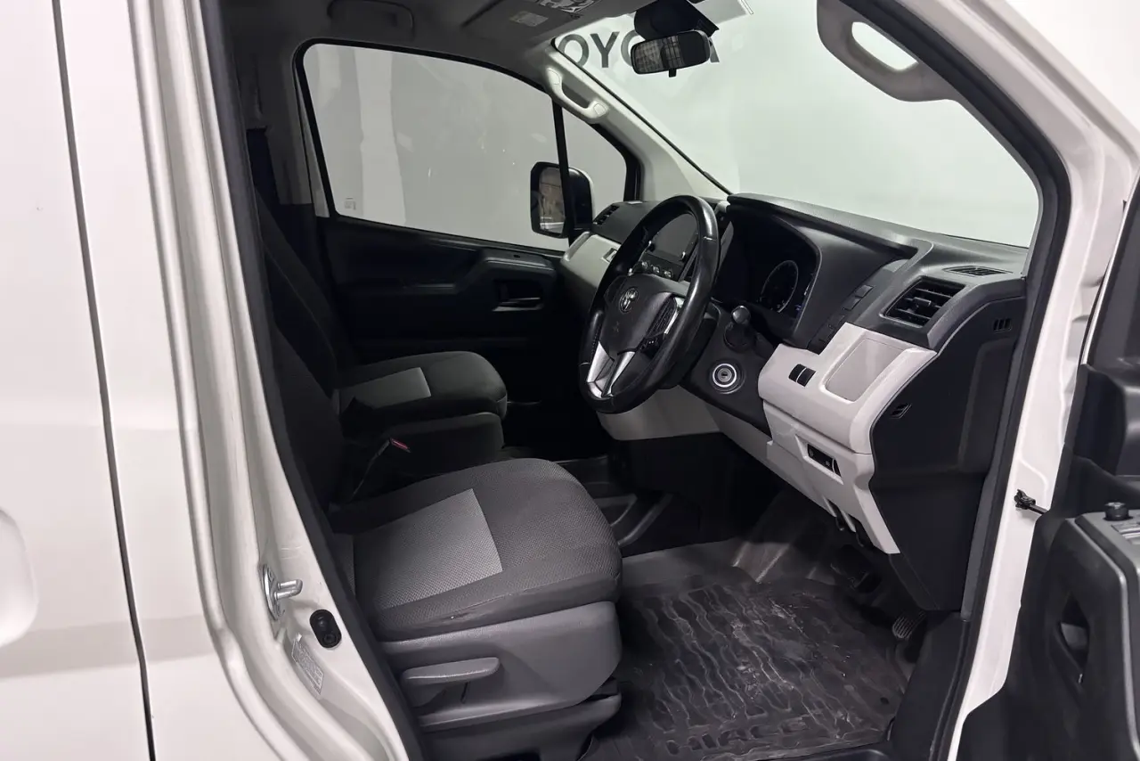 2020 Toyota Hiace Gallery Image 9