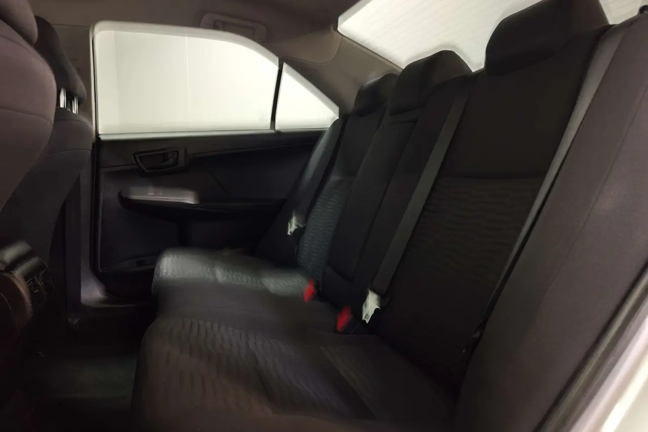 2016 Toyota Camry Gallery Image 13