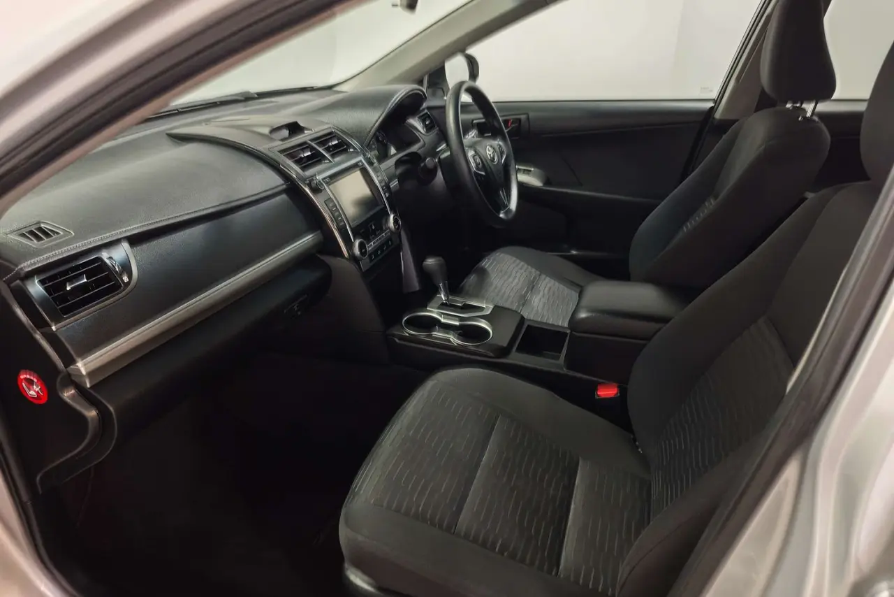 2016 Toyota Camry Gallery Image 14