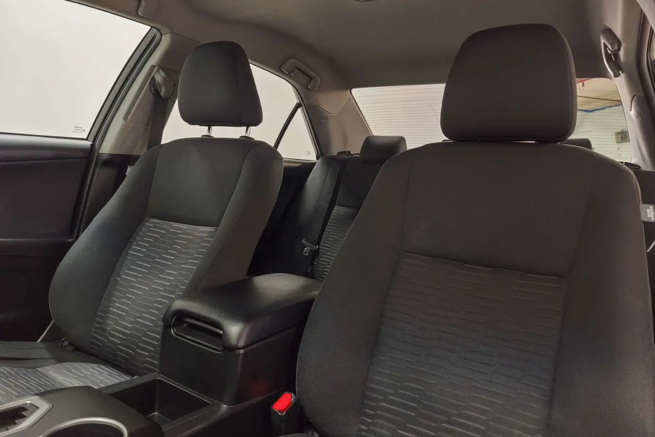 2016 Toyota Camry Gallery Image 15