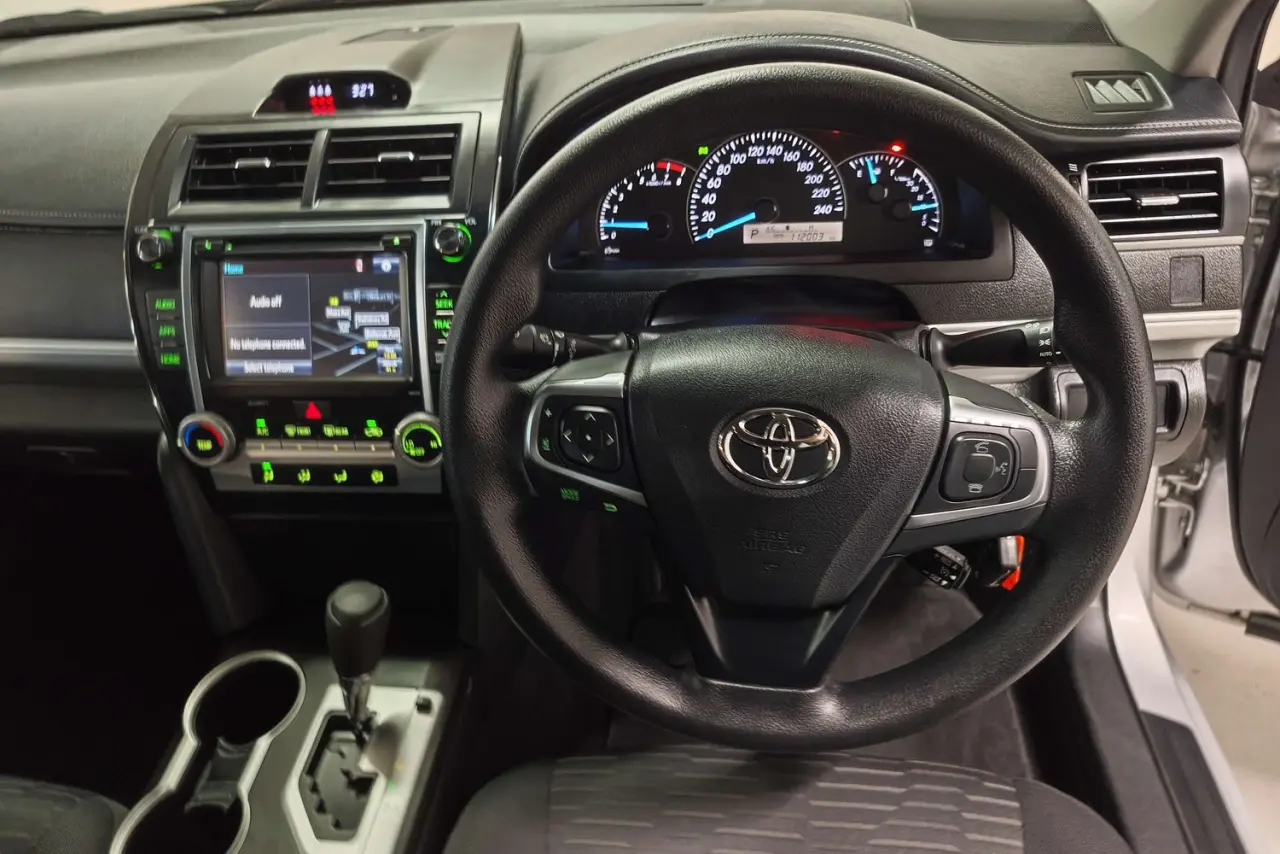 2016 Toyota Camry Gallery Image 16