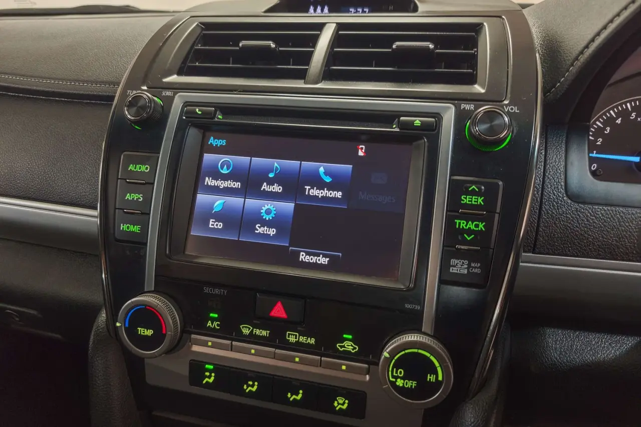 2016 Toyota Camry Gallery Image 18