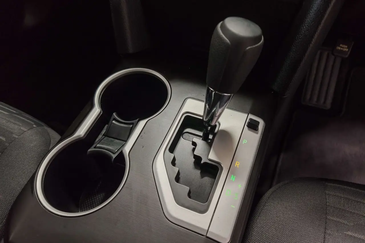 2016 Toyota Camry Gallery Image 19