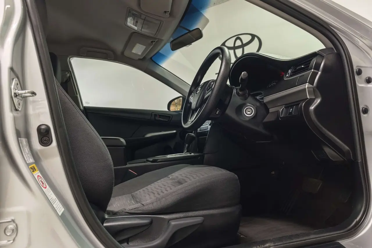 2016 Toyota Camry Gallery Image 22