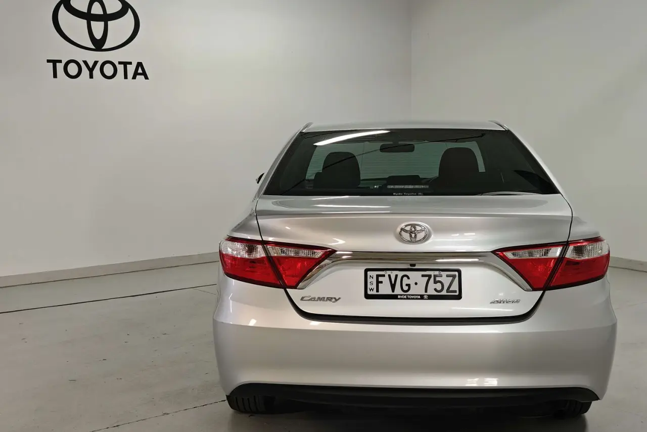 2016 Toyota Camry Gallery Image 7