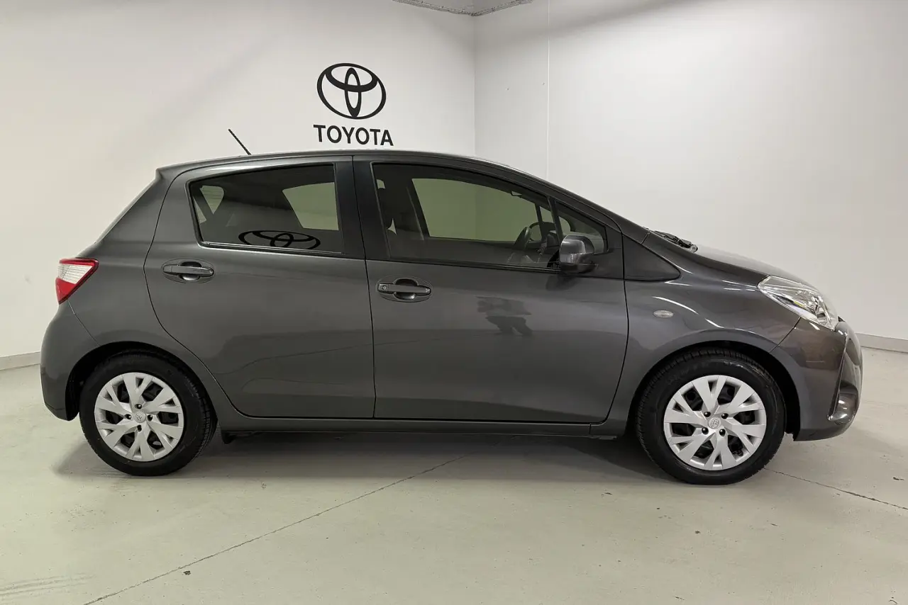 2019 Toyota Yaris Gallery Image 3