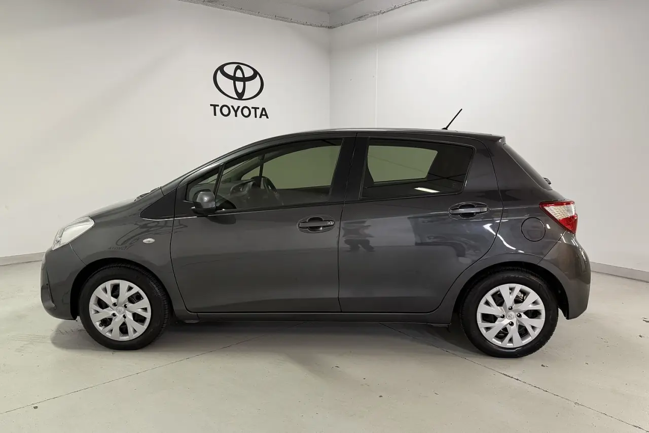 2019 Toyota Yaris Gallery Image 6