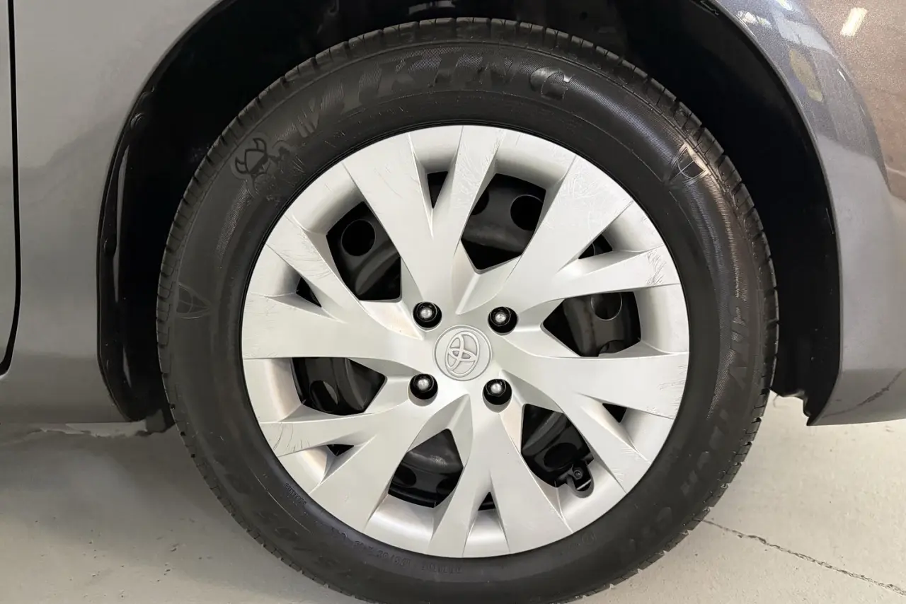 2019 Toyota Yaris Gallery Image 7