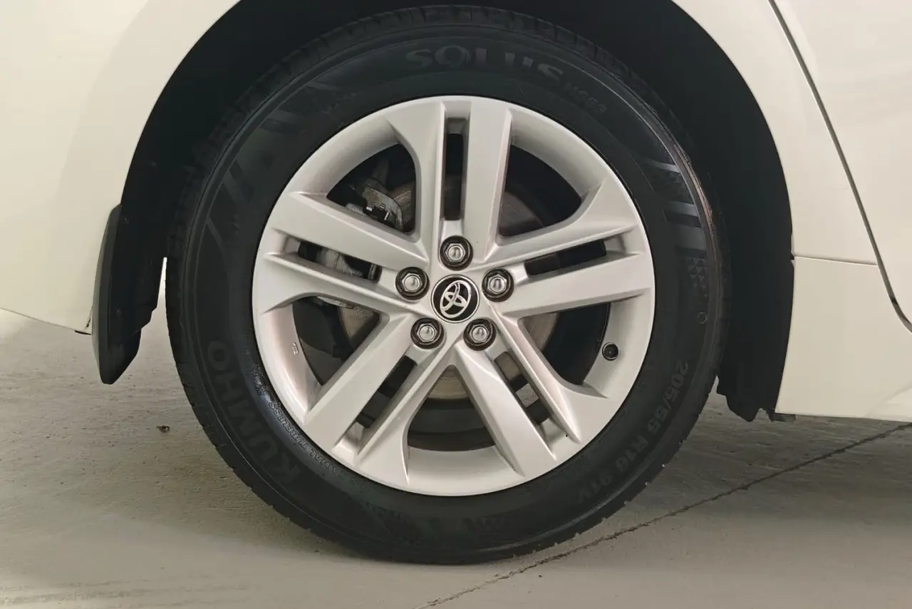 2018 Toyota Corolla Gallery Image 9