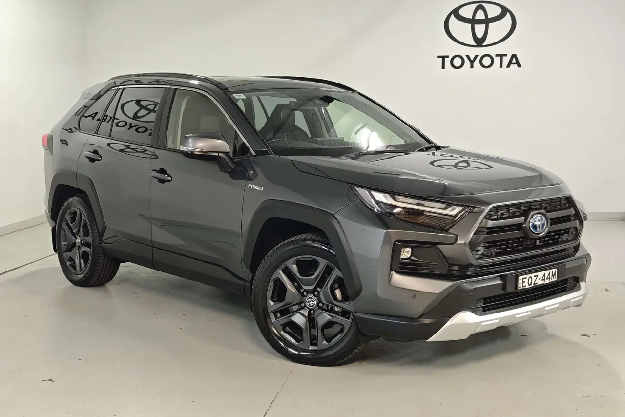2022 Toyota RAV4 Gallery Image 1