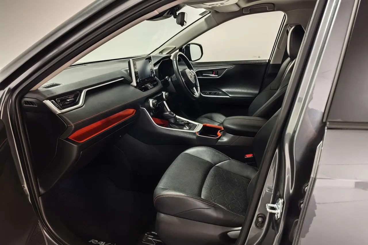 2022 Toyota RAV4 Gallery Image 15