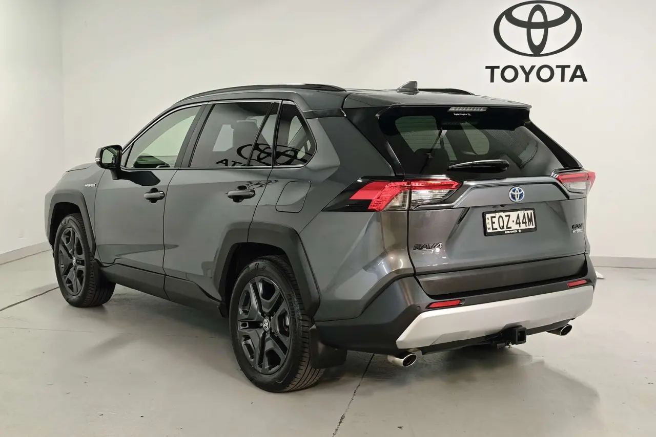 2022 Toyota RAV4 Gallery Image 6