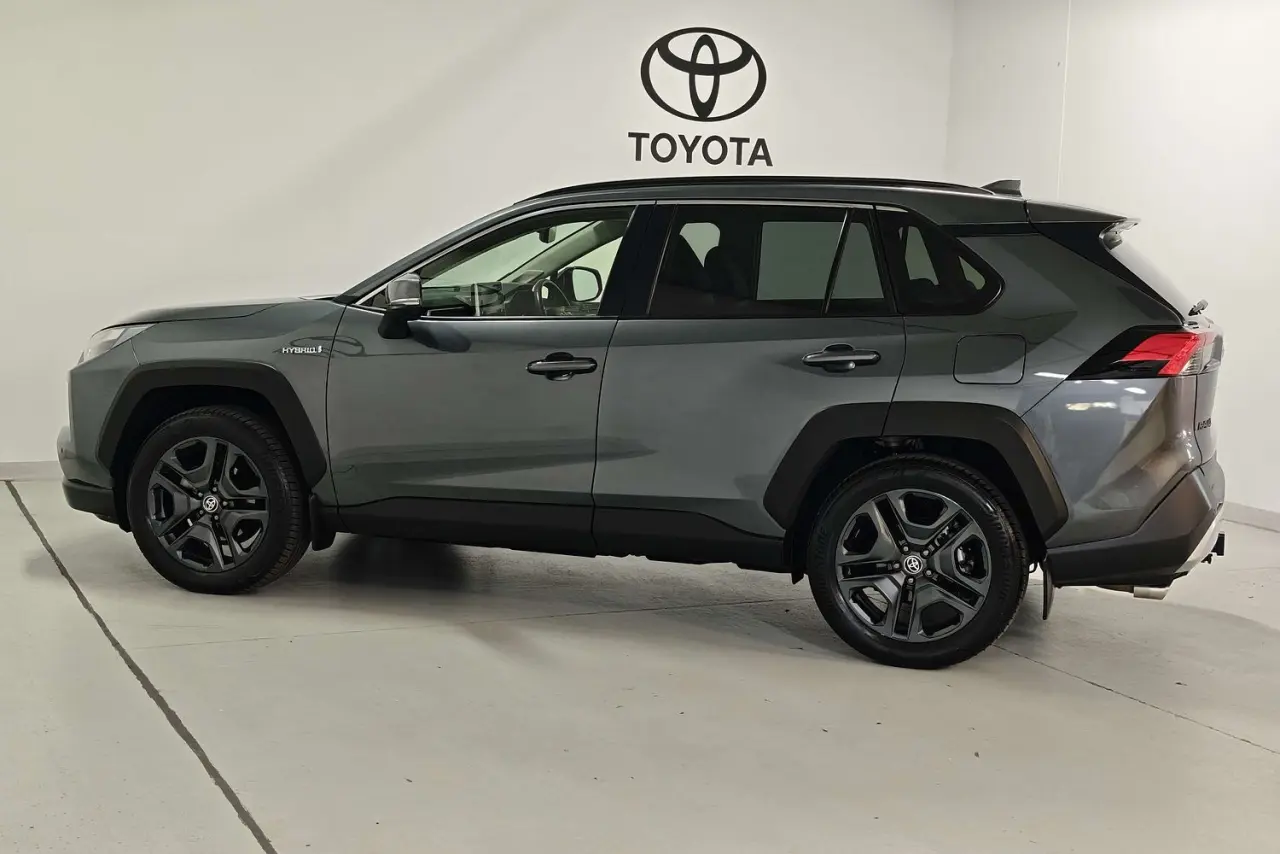 2022 Toyota RAV4 Gallery Image 9