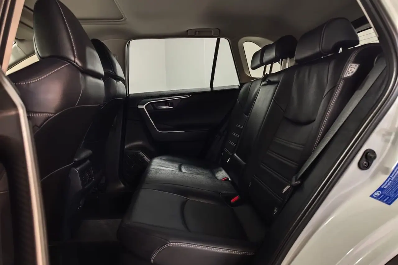2024 Toyota RAV4 Gallery Image 13