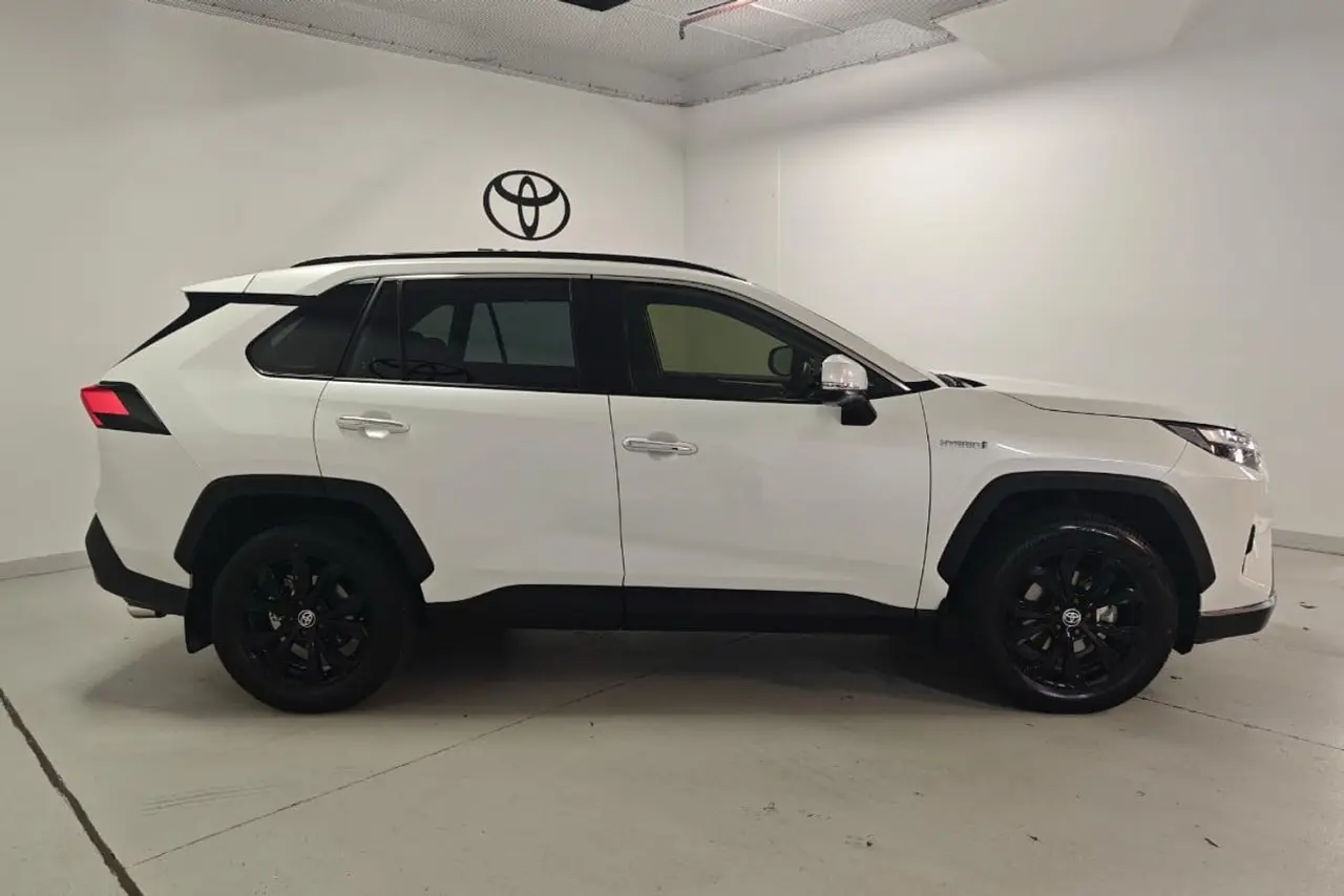 2024 Toyota RAV4 Gallery Image 4