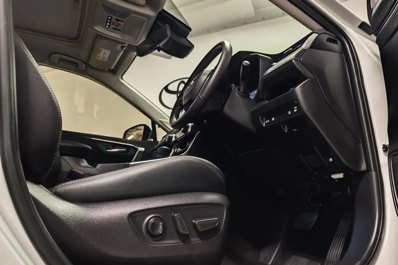 2024 Toyota RAV4 Gallery Image 9
