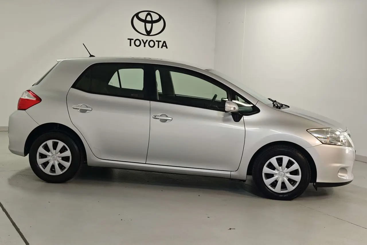 2011 Toyota Corolla Gallery Image 4