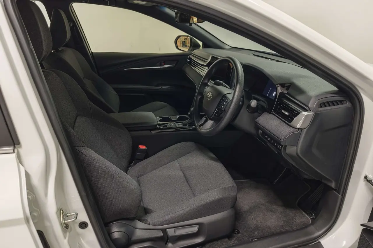 2025 Toyota Camry Gallery Image 10