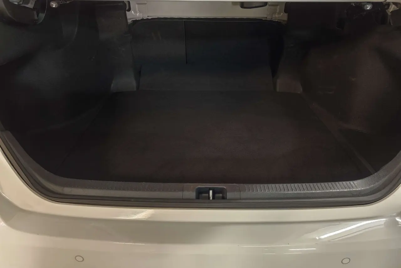 2025 Toyota Camry Gallery Image 12