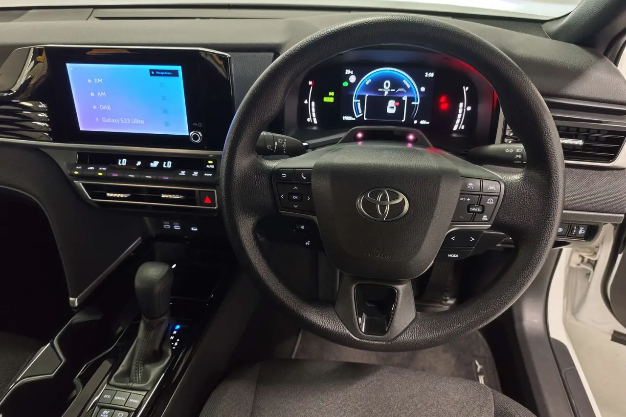 2025 Toyota Camry Gallery Image 16