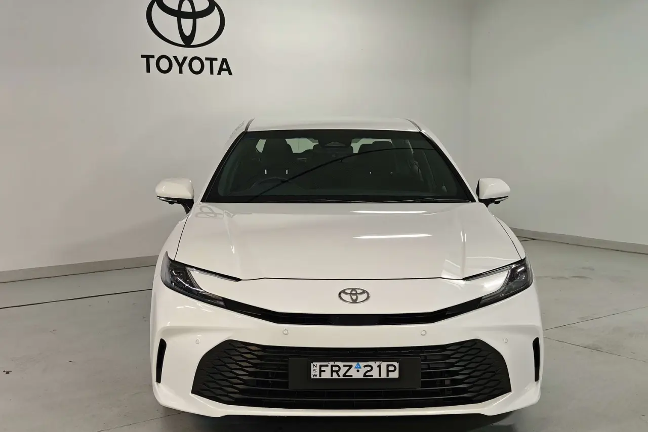 2025 Toyota Camry Gallery Image 2