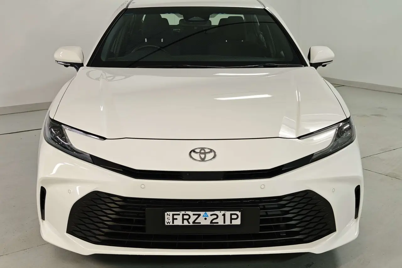 2025 Toyota Camry Gallery Image 3