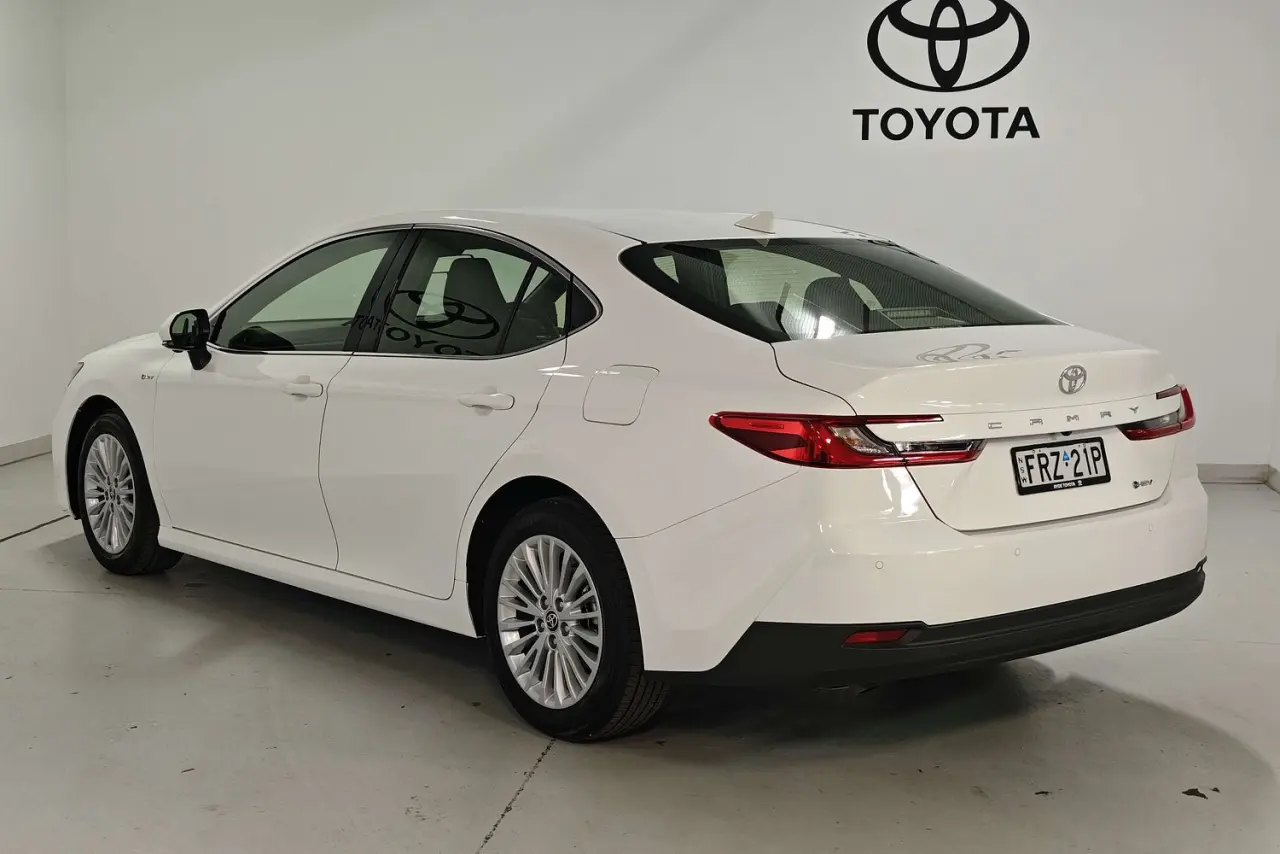 2025 Toyota Camry Gallery Image 6