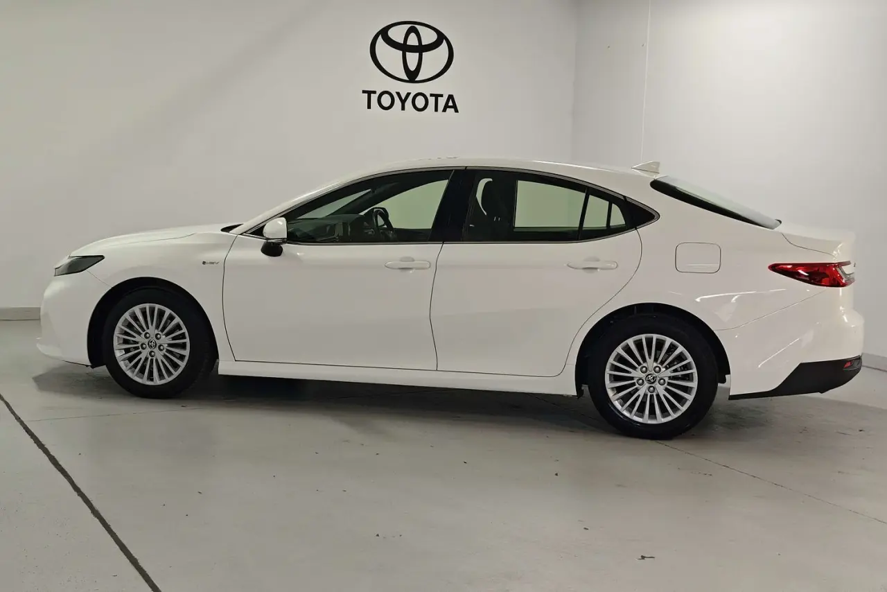 2025 Toyota Camry Gallery Image 9