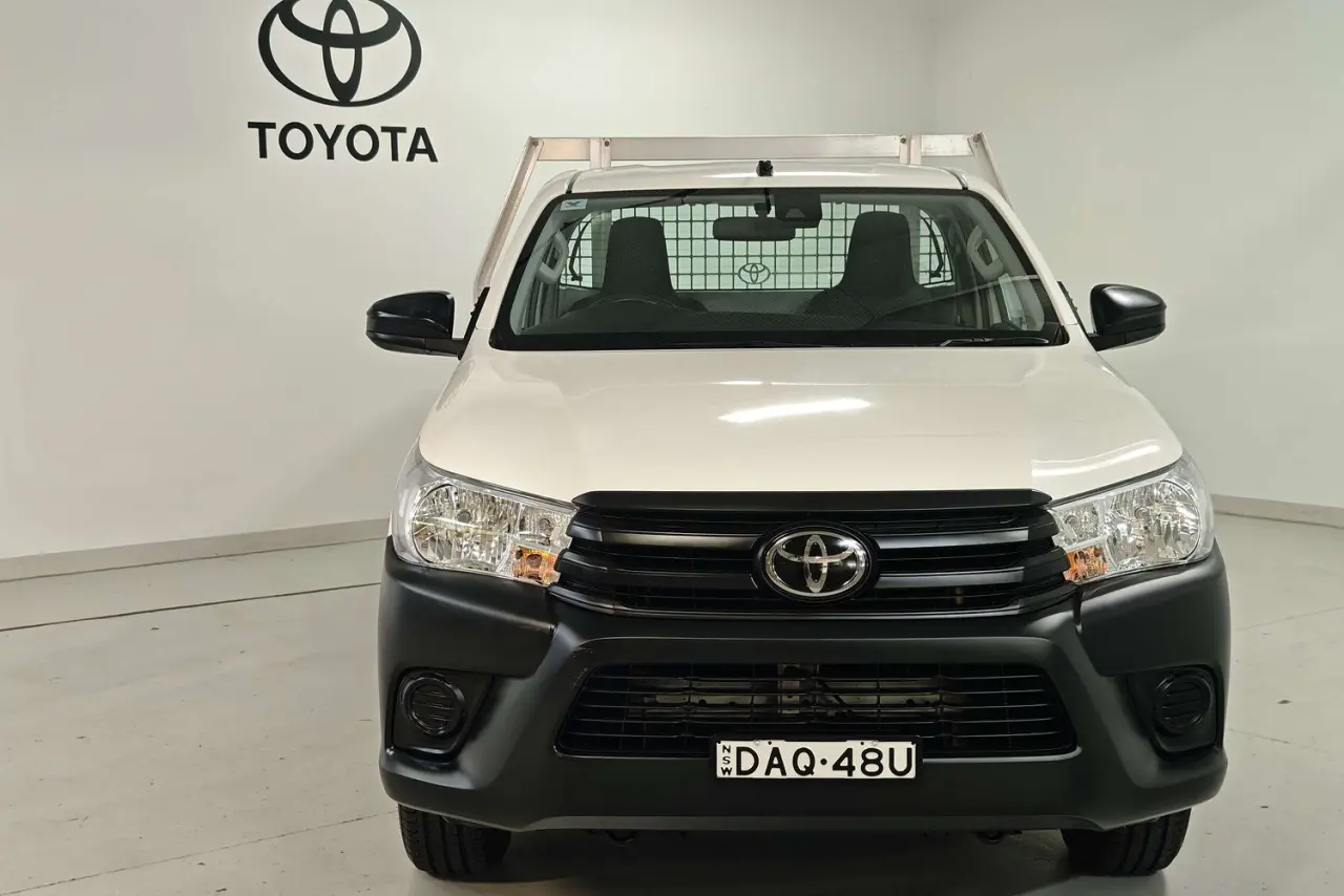 2019 Toyota Hilux Gallery Image 2