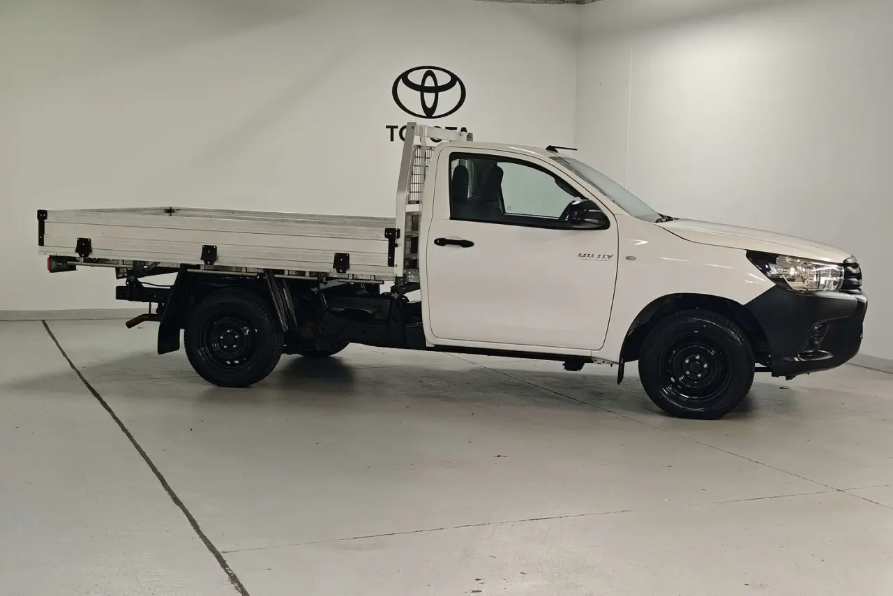 2019 Toyota Hilux Gallery Image 4