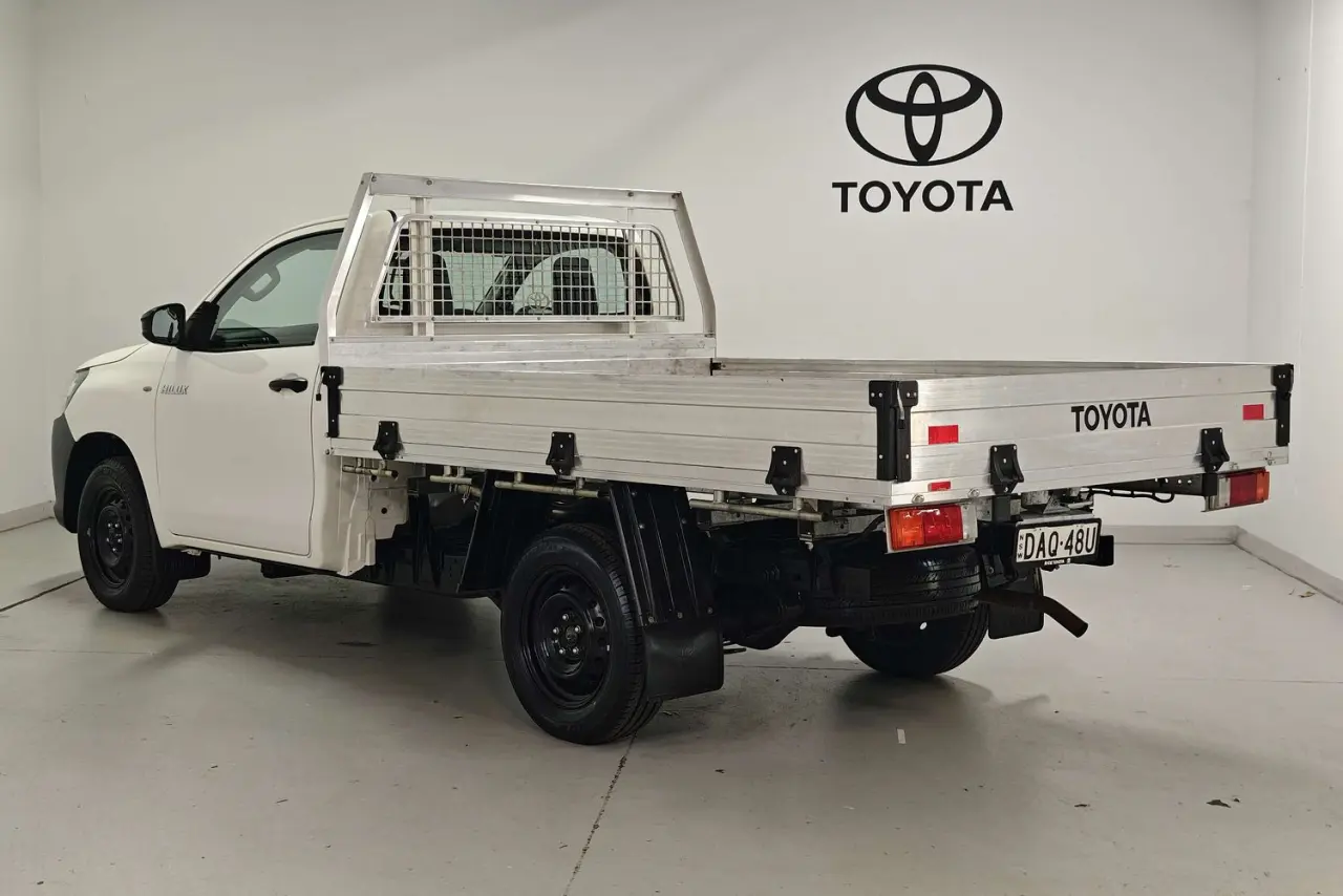 2019 Toyota Hilux Gallery Image 6