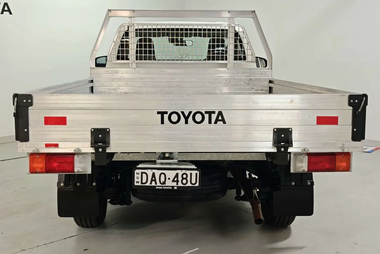 2019 Toyota Hilux Gallery Image 8