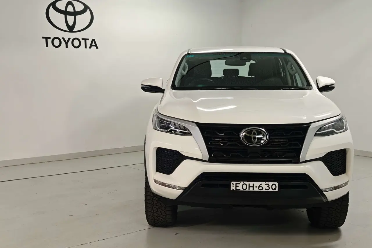 2021 Toyota Fortuner Gallery Image 2