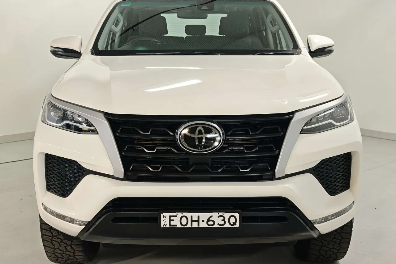 2021 Toyota Fortuner Gallery Image 3