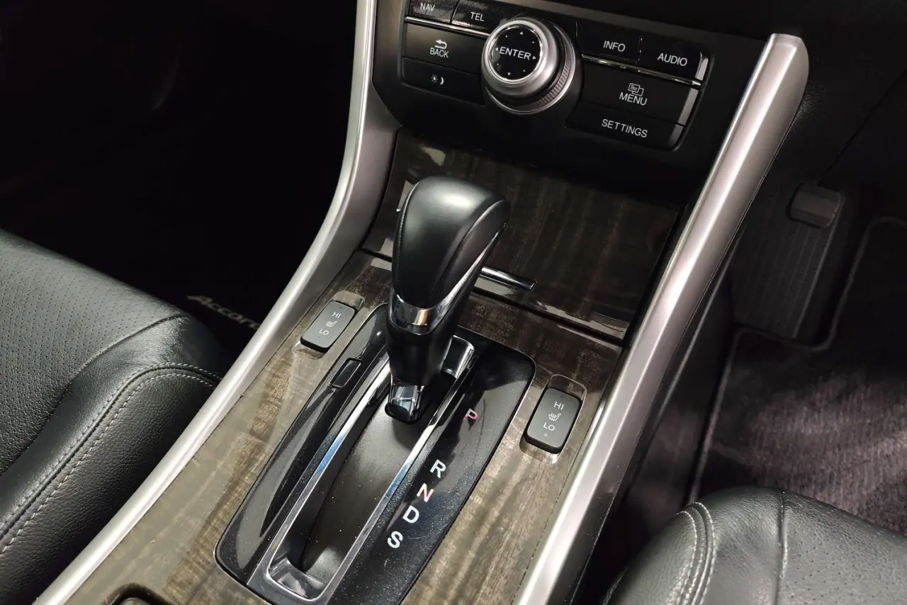 2015 Honda Accord Gallery Image 19