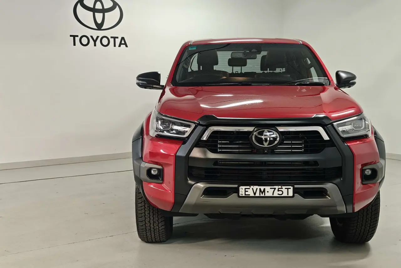 2022 Toyota Hilux Gallery Image 2